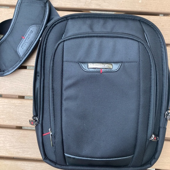 Samsonite Crossbody - Picture 2 of 5
